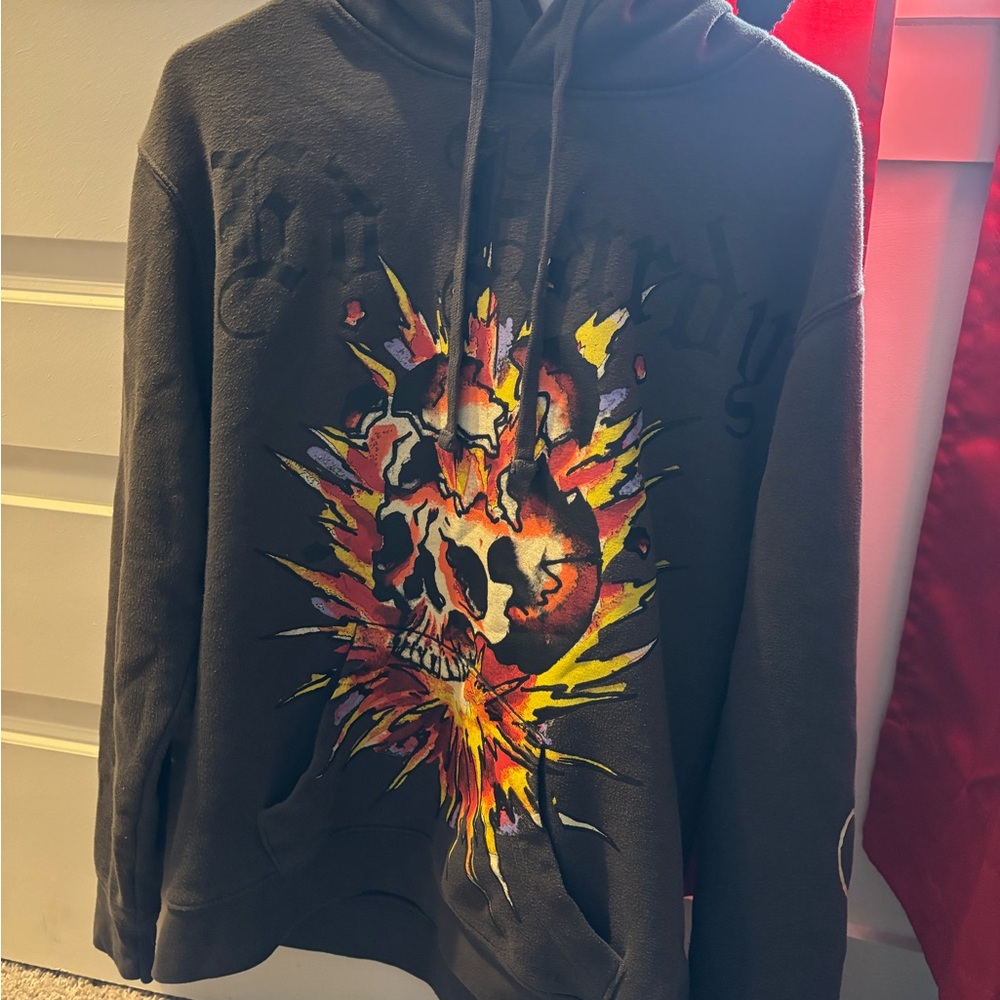 Black Skull Motif Sweatshirt with Vibrant Design